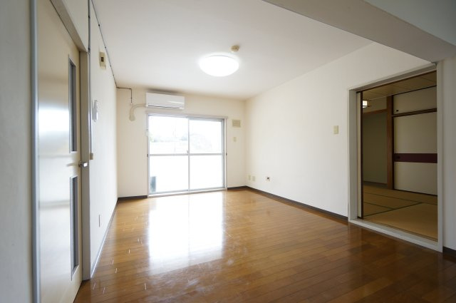 レインボーハウス勾当水4号棟の居間・リビング|オンライン対能応可！