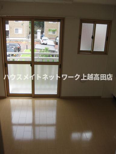 ロイヤルガーデン南城　Ａ棟の居間・リビング|ＬＤＫ