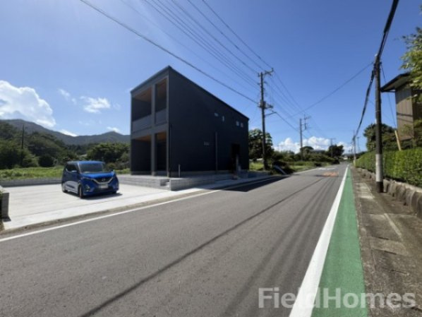 厚木市上荻野新築戸建ての前面道路含む現地写真|前面道路含む現地写真です。