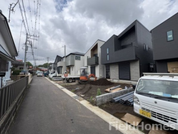秦野市曽屋１丁目新築戸建て　第２-1号棟の前面道路含む現地写真|前面道路含む現地写真です。