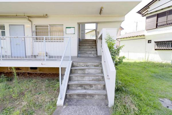 ビレッジハウス長沼3号棟のエントランス