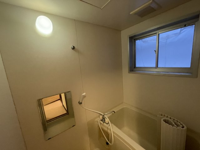 長岡市堀金３丁目のアパートの浴室