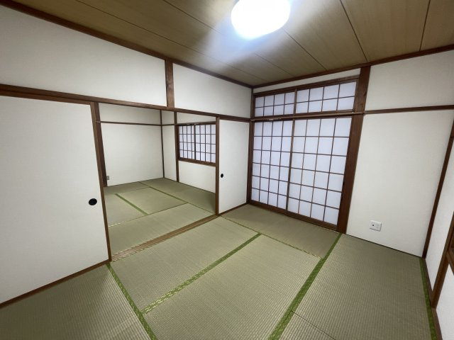 長岡市堀金３丁目のアパートの和室