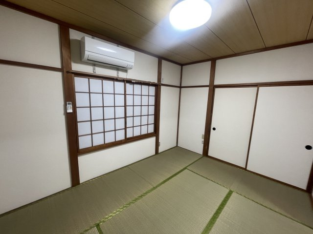 長岡市堀金３丁目のアパートの和室
