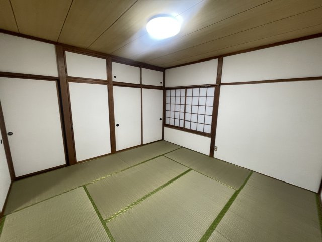 長岡市堀金３丁目のアパートの和室