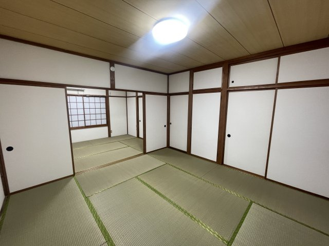 長岡市堀金３丁目のアパートの和室