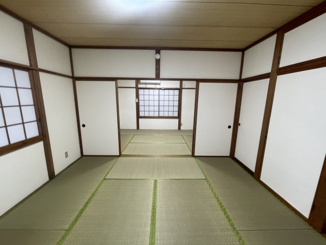 長岡市堀金３丁目のアパートの和室