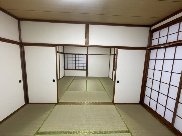 長岡市堀金３丁目のアパートの和室