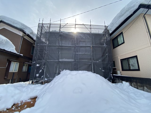 長岡市堀金３丁目のアパートの駐車場