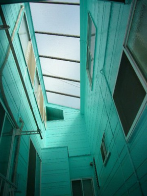 【その他】 | マツモトハイツ | キッチン、トイレ、洗面所の窓の外側は天窓があるので直接、雨が掛かりません！