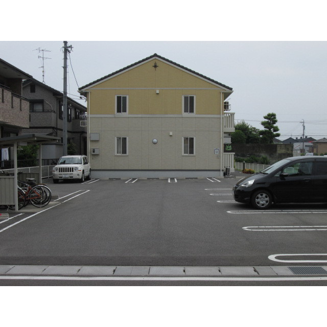 グランモア茜部の駐車場