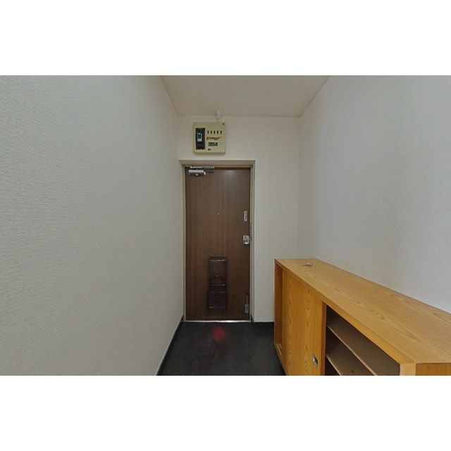 岐阜市福光西１丁目のアパートの玄関