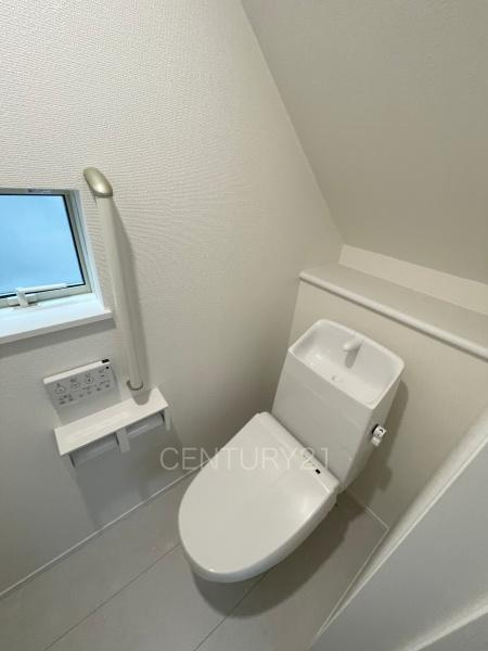 前橋市南町B号棟のトイレ|１階トレイです。
温水シャワー洗浄機能付きです。
