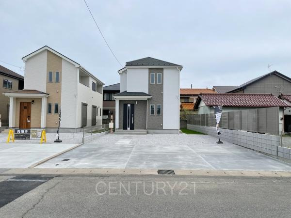 前橋市広瀬町A号棟の前面道路含む現地写真|並列駐車可能な駐車場スペースです。