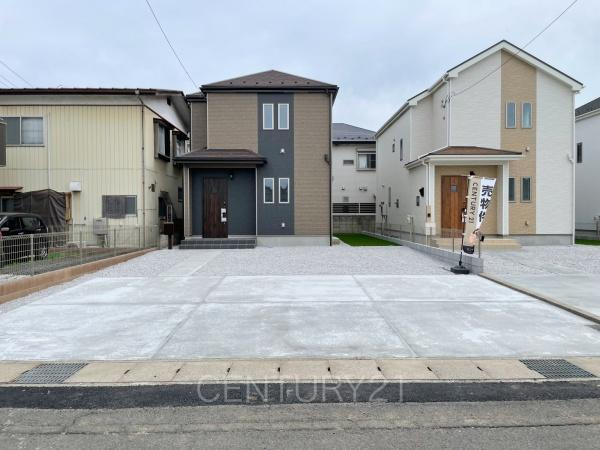 前橋市広瀬町A号棟の前面道路含む現地写真|並列駐車可能な駐車場スペースです。