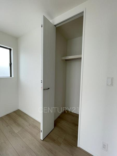 前橋市広瀬町B号棟の収納|ハンガーパイプ付きクローゼットです。