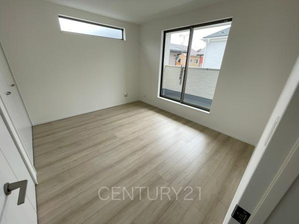 前橋市広瀬町B号棟の寝室|２面採光の明るい洋室です。