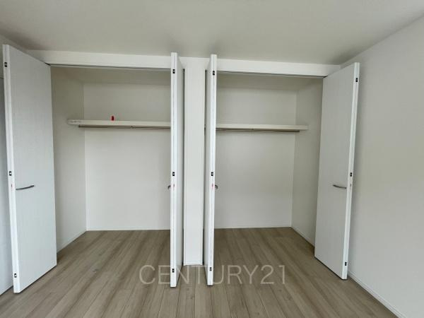 前橋市広瀬町B号棟の収納|ハンガーパイプ付きクローゼットです。