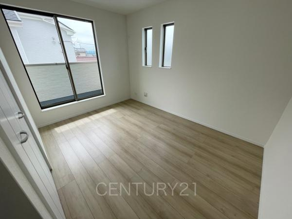 前橋市広瀬町B号棟の子供部屋|２面採光の明るい洋室です。