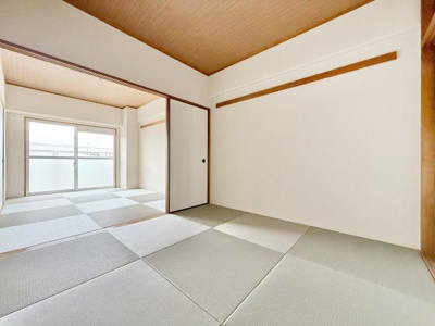 【和室】 | ファミール堺 | 和室の間の扉を開けることで、開放感あふれる空間に！
