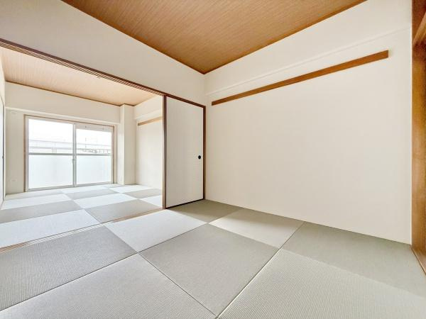 【和室】 | ファミール堺 | 和室の間の扉を開けることで、開放感あふれる空間に！
