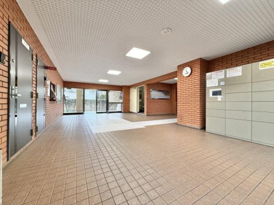 【エントランス】 | ファミール堺 | 清潔に維持されている共用部。住む方のマナーの良さが感じられます！