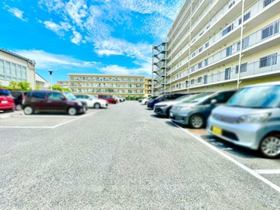 【駐車場】 | ファミール堺 | お車の出し入れも楽々ですね♪現地駐車場部分になります！
