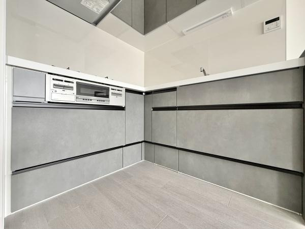 【キッチン】 | ファミール堺 | ご家族みんなで調理ができる位のスペースを実現したキッチン空間となっております。みんなで作った料理を召し上がりながらの会話は至福のひとときになるはずです♪