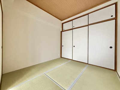 【和室】 | ライオンズマンション大仙公園 | 和室は汎用性が高く様々な使い方ができます♪
収納スペース付きでお部屋もスッキリ片付きますね！