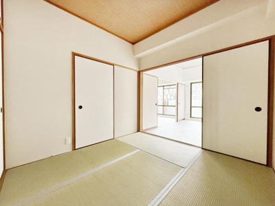 【和室】 | ライオンズマンション大仙公園 | 6畳の和室。
お子様の遊び部屋・お昼寝スペースとして使うのもオススメです♪