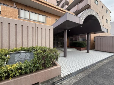 【エントランス】 | ライオンズマンション大仙公園 | 流行に左右されず、将来にわたって価値が継続する「上質」な佇まい。親しみやすさといった暮らしを豊かにしてくれる住空間です。