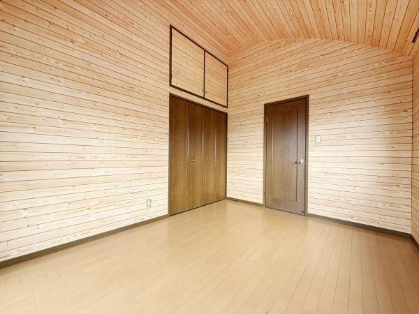 【洋室】 | 本を読んだり趣味の時間を楽しんだり家の中でひとり静かになれる空間