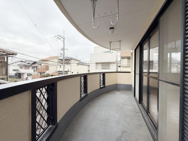 【バルコニー】 | 物干しセットを追加すれば、一度にたくさんのお洗濯物が干せるのが魅力！