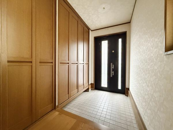 【玄関】 | シューズボックスで散らかりがちな玄関もスッキリ！
気持ちの良い朝は、毎日ここからスタートしていきます♪