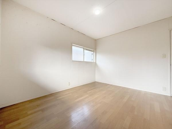 【洋室】 | 本を読んだり趣味の時間を楽しんだり家の中でひとり静かになれる空間