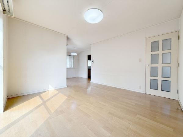 【居間・リビング】 | ご家族の対話を重視したリビング！『ただいま！』『おかえり！』の声がいつも聞こえて安心です♪ 