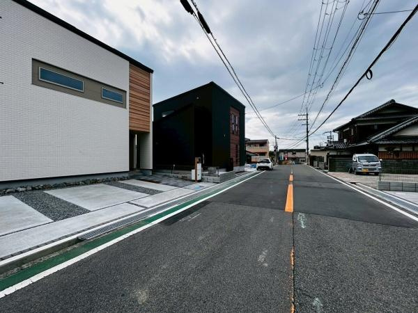 【前面道路含む現地写真】