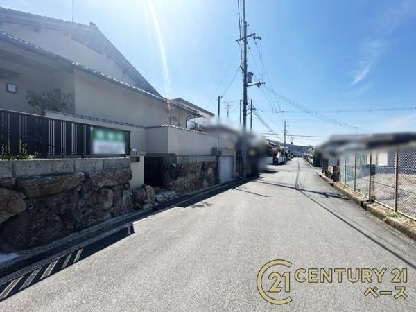 桜井市朝倉台西５丁目　一戸建の前面道路含む現地写真|■現地撮影写真■前面道路６ｍと広々開放的！
