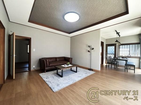 桜井市朝倉台西５丁目　一戸建の居間・リビング|■現地撮影写真■家族団欒も快適な広々としたリビング！