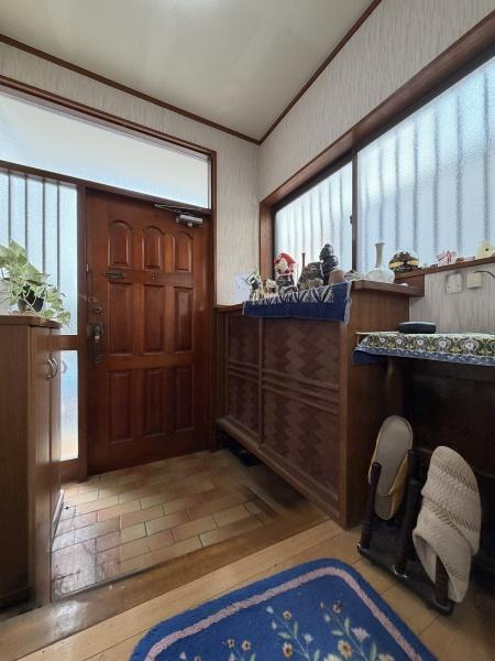 川崎市幸区古川町の中古一戸建の玄関|玄関スペースです！収納も豊富です。