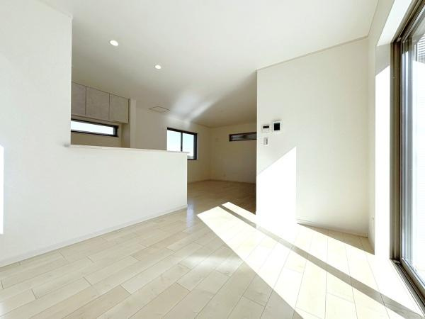 横浜市戸塚区上柏尾町の中古一戸建の居間・リビング