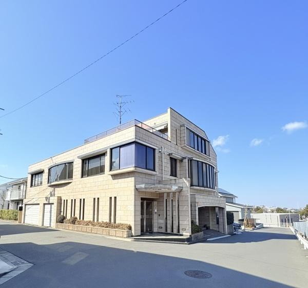 横浜市港南区港南台８丁目の中古一戸建の前面道路含む現地写真