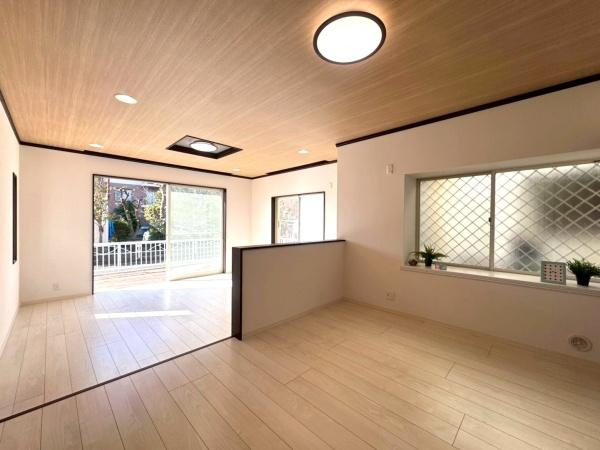 川崎市麻生区早野の中古一戸建の居間・リビング