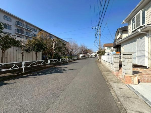 川崎市麻生区早野の中古一戸建の前面道路含む現地写真|前面道路＆現地写真。