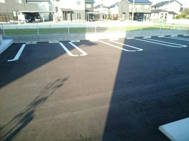 ラ・フォンテーヌ　Ⅳの駐車場|駐車場完備です