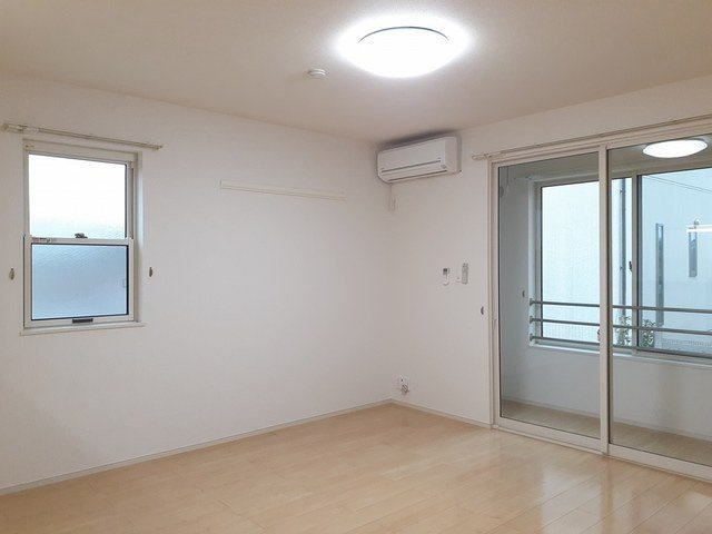 ラ・フォンテーヌ　Ⅳの内装|明るい室内です