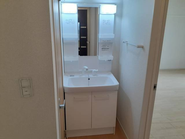 ラ・フォンテーヌ　Ⅳの洗面所|忙しい朝には欠かせない洗面所です