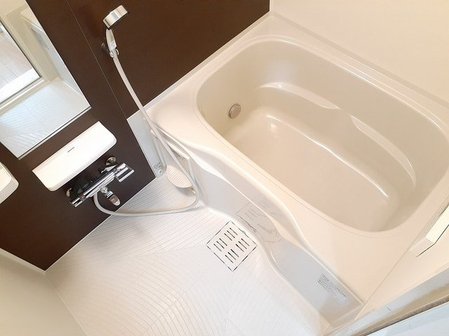ラ・フォンテーヌ　Ⅳの浴室|ゆったり過ごせるお風呂です