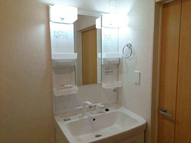 メゾン　ＴＯＫＵの洗面所|忙しい朝には欠かせない洗面所です