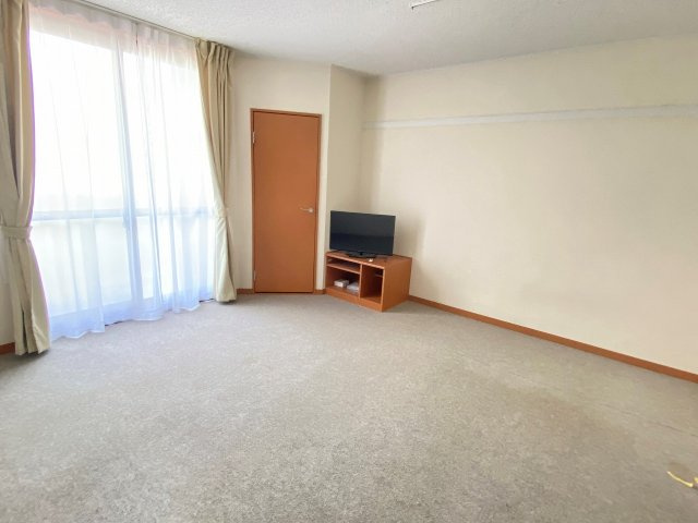 レオパレスバルミィウインドの居間・リビング